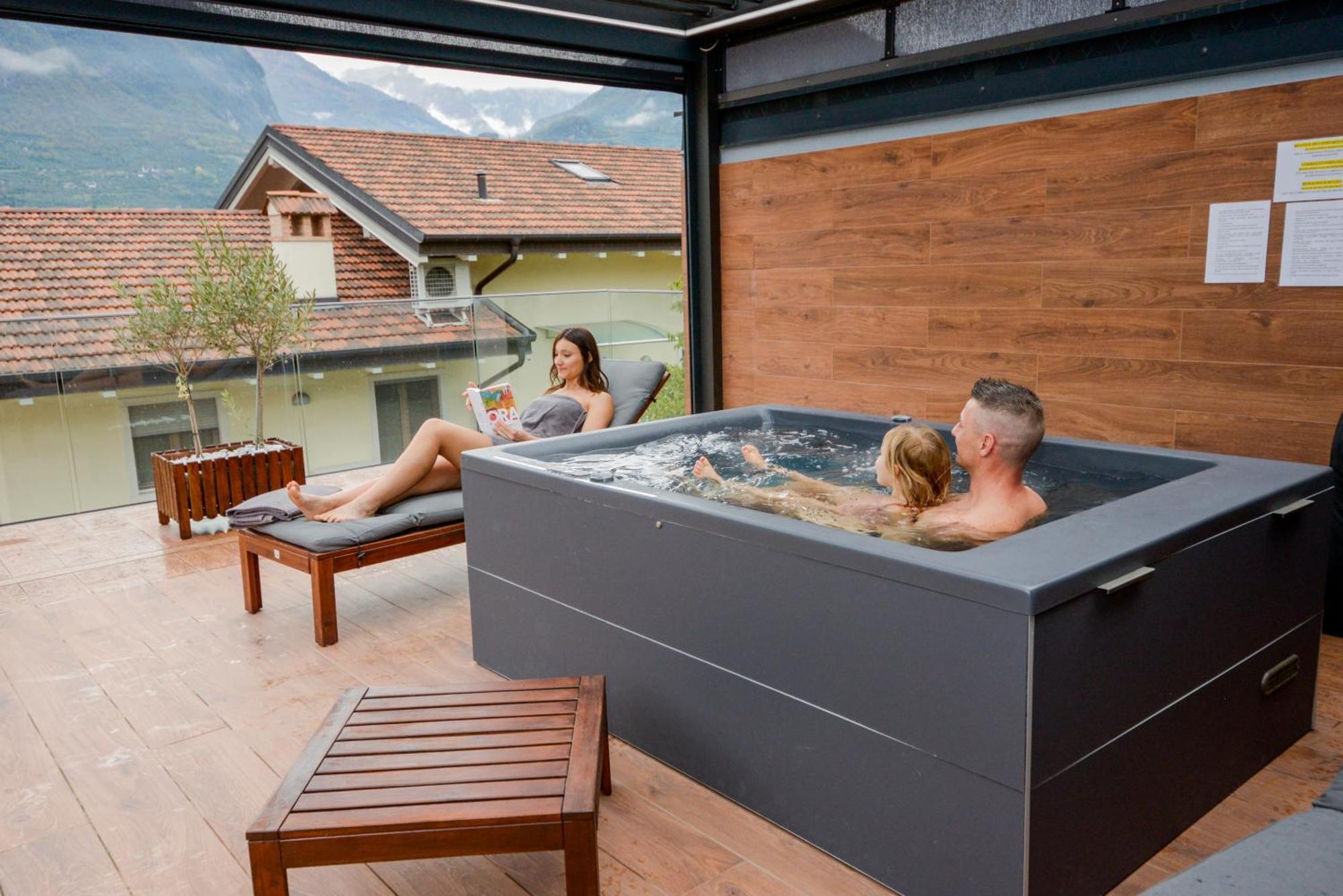 Garda Family & Solarium Apartman Riva del Garda Kültér fotó